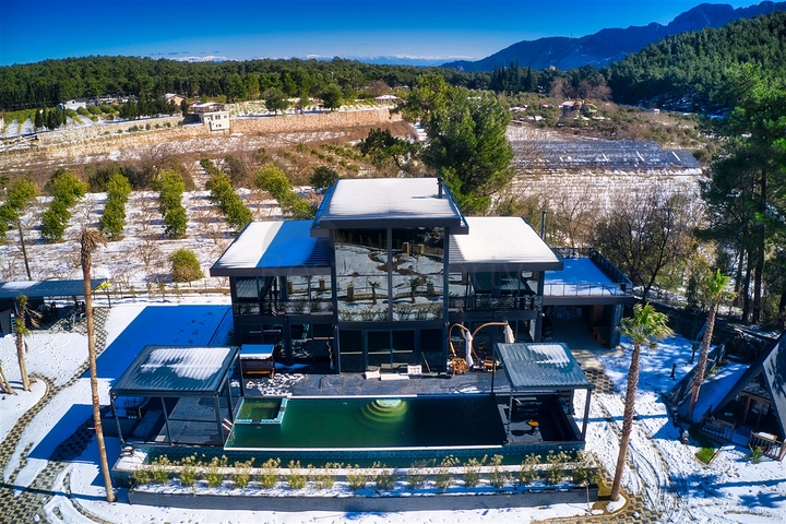 Luxurious Villa 8 + 2 in Konyaalti - Antalya