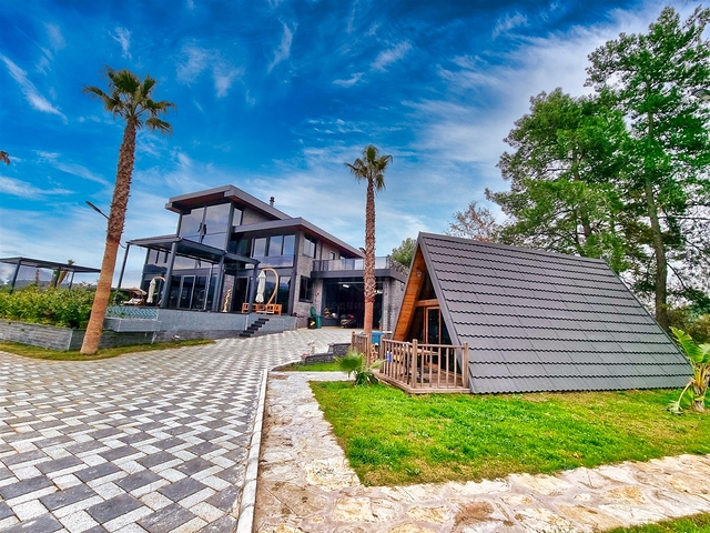 Luxurious Villa 8 + 2 in Konyaalti - Antalya