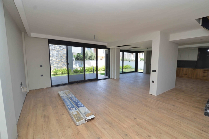 Villas in a luxurious 5 + 1 complex in the prestigious Lara - Antalya