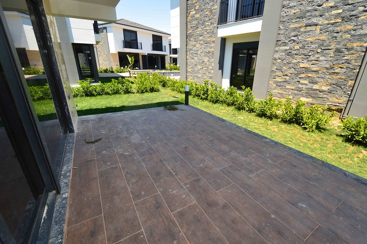 Villas in a luxurious 5 + 1 complex in the prestigious Lara - Antalya