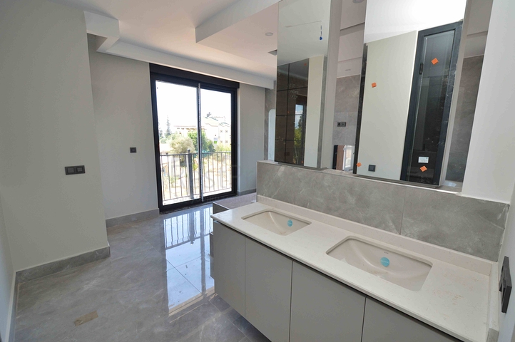 Villas in a luxurious 5 + 1 complex in the prestigious Lara - Antalya