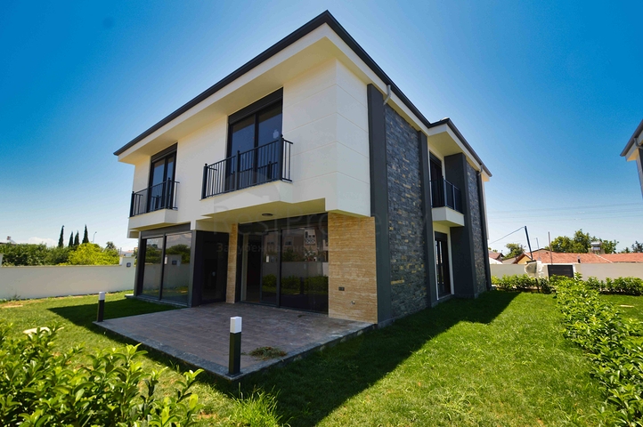 Villas in a luxurious 5 + 1 complex in the prestigious Lara - Antalya