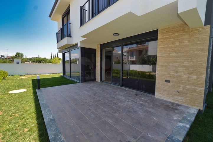 Villas in a luxurious 5 + 1 complex in the prestigious Lara - Antalya