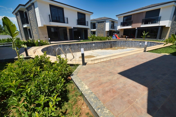 Villas in a luxurious 5 + 1 complex in the prestigious Lara - Antalya