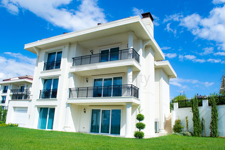 For sale 7 bedroom Luxury separate villa in Buyukcekmece For sale 7 bedroom Luxury separate villa in Buyukcekmece