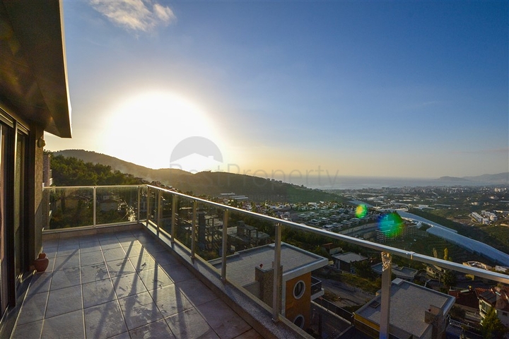 2+1 penthouse in Kargicak district  2+1 penthouse in Kargicak district