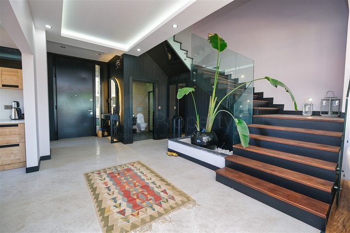 Cozy 4+1 villa in the area of Doshemealti - Antalya 