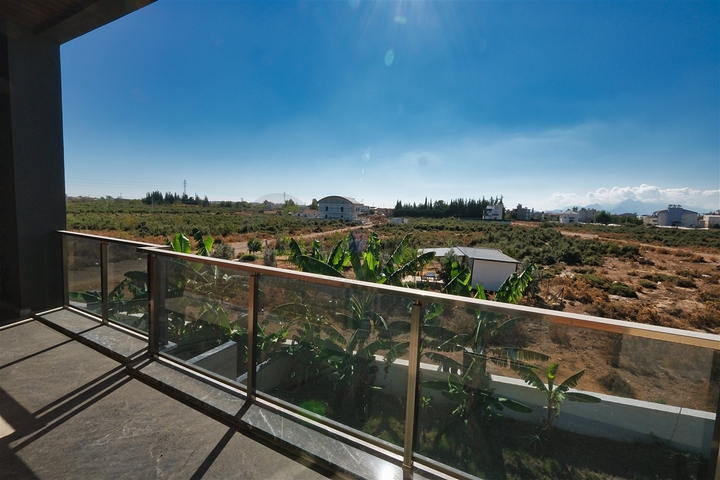 Cozy 4+1 villa in the area of Doshemealti - Antalya 