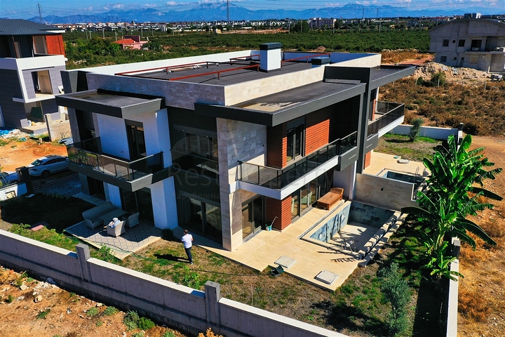 Cozy 4+1 villa in the area of Doshemealti - Antalya 