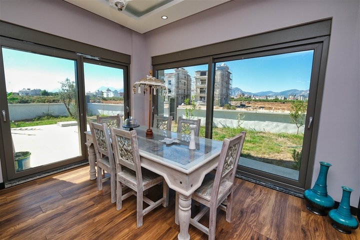 Cozy 4+1 villa in the area of Doshemealti - Antalya 