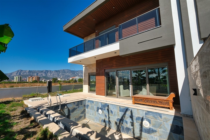 Cozy 4+1 villa in the area of Doshemealti - Antalya 