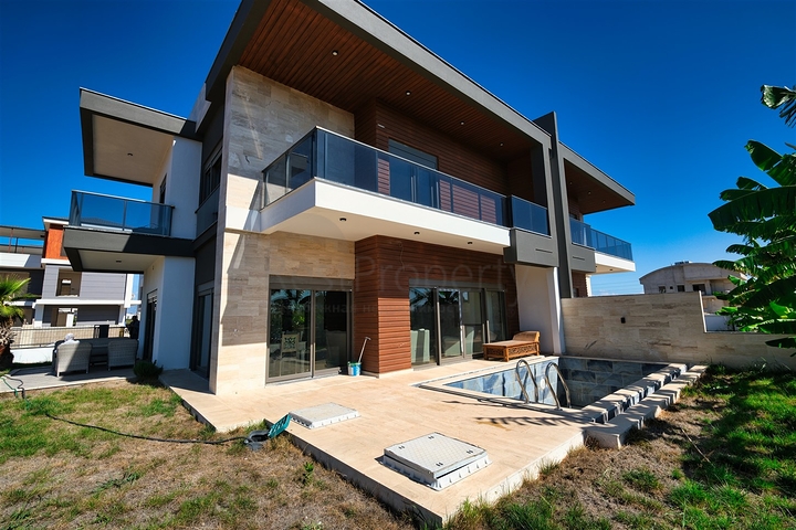 Cozy 4+1 villa in the area of Doshemealti - Antalya 