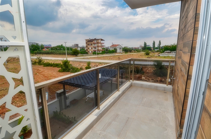 A building with 4 apartments in the area of Doshemealti - Antalya 