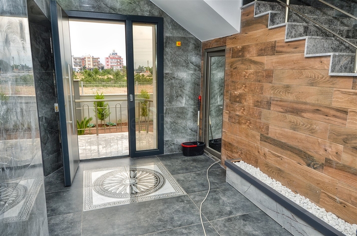 A building with 4 apartments in the area of Doshemealti - Antalya 