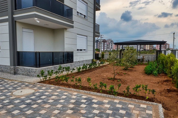 A building with 4 apartments in the area of Doshemealti - Antalya 