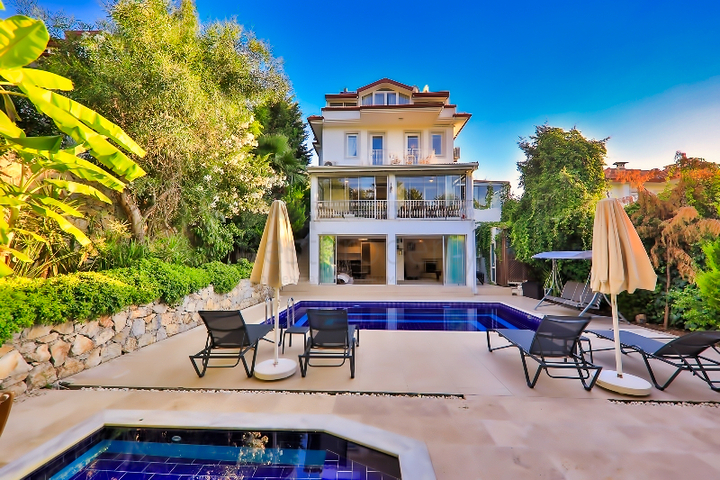 5+1 pool villa in Fethiye area 