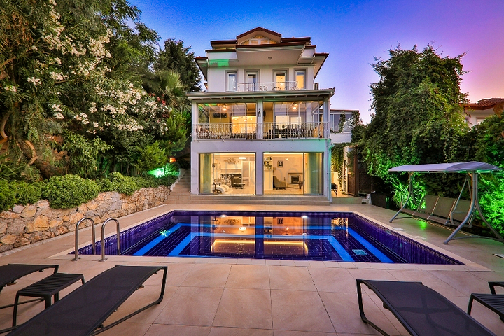 5+1 pool villa in Fethiye area 