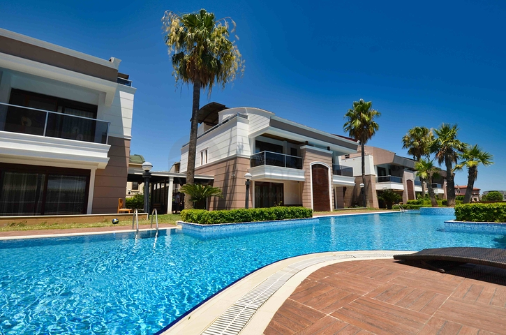 Luxury villas, 5+2 layout in Sarysu - Antalya neighborhood 