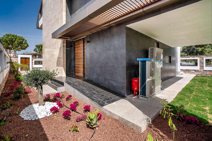 Spacious 6+1 villa in Doshemealti - Antalya area 