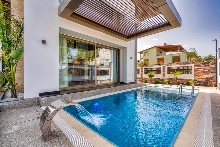 Spacious 6+1 villa in Doshemealti - Antalya area 