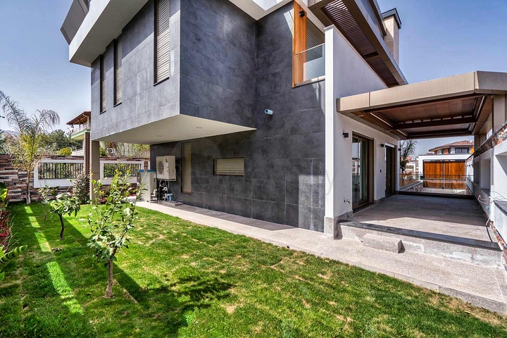 Spacious 6+1 villa in Doshemealti - Antalya area 