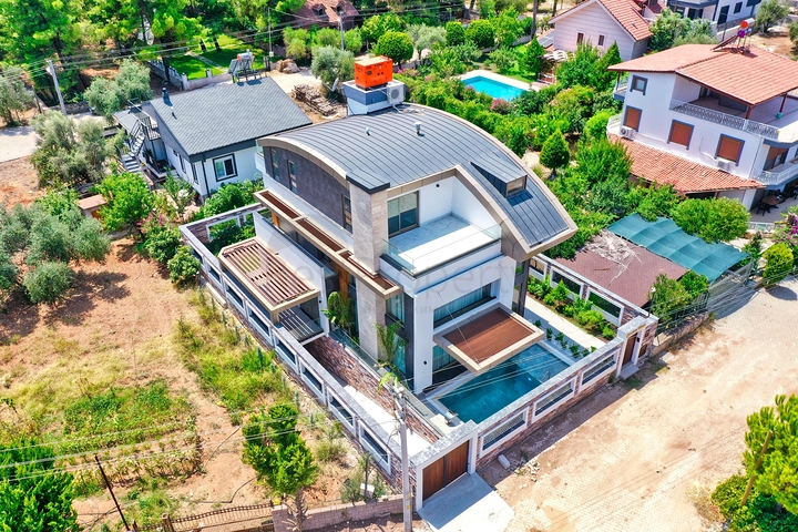 Spacious 6+1 villa in Doshemealti - Antalya area 