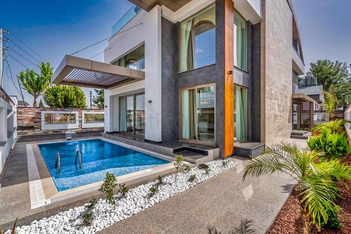 Spacious 6+1 villa in Doshemealti - Antalya area 