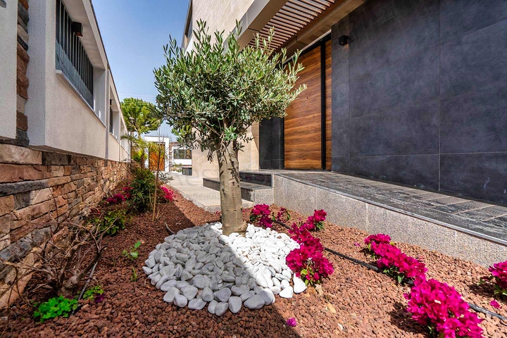 Spacious 6+1 villa in Doshemealti - Antalya area 