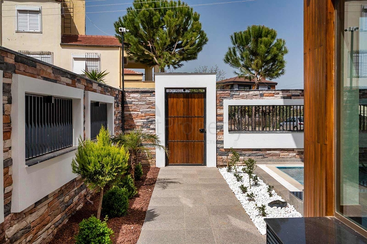 Spacious 6+1 villa in Doshemealti - Antalya area 