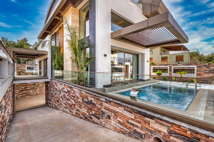 Spacious 6+1 villa in Doshemealti - Antalya area 