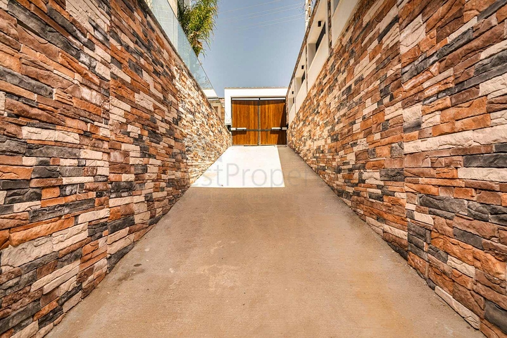 Spacious 6+1 villa in Doshemealti - Antalya area 