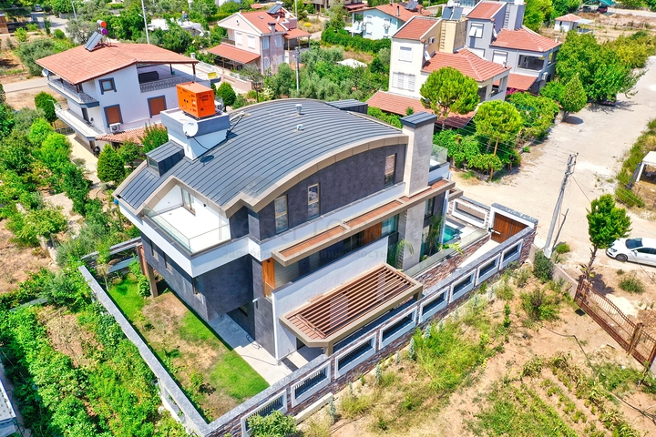 Spacious 6+1 villa in Doshemealti - Antalya area 