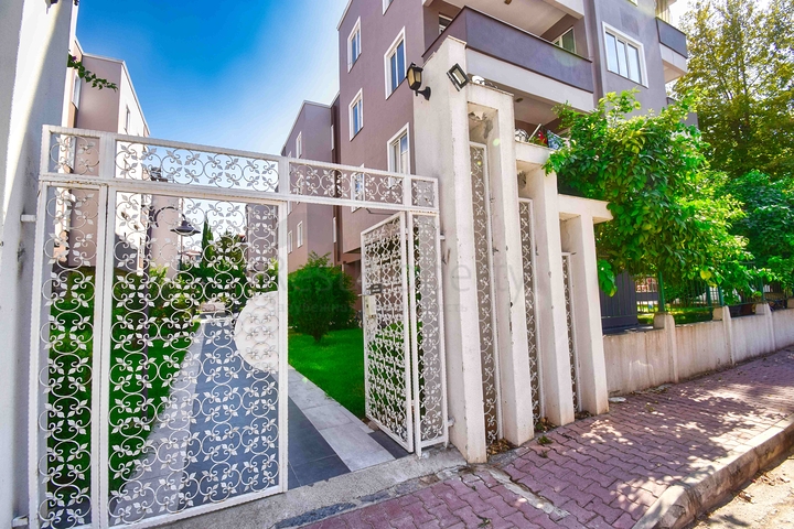 A 4+1 apartment in the Lara Antalya neighborhood A 4+1 apartment in the Lara Antalya neighborhood