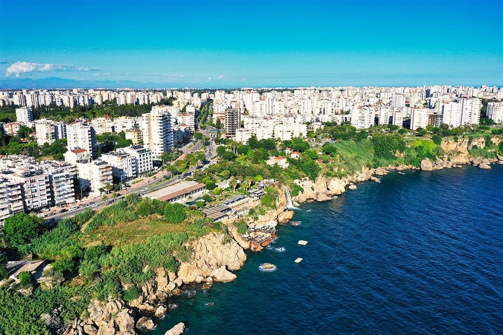 Investment project with sea view in Antalya city center
