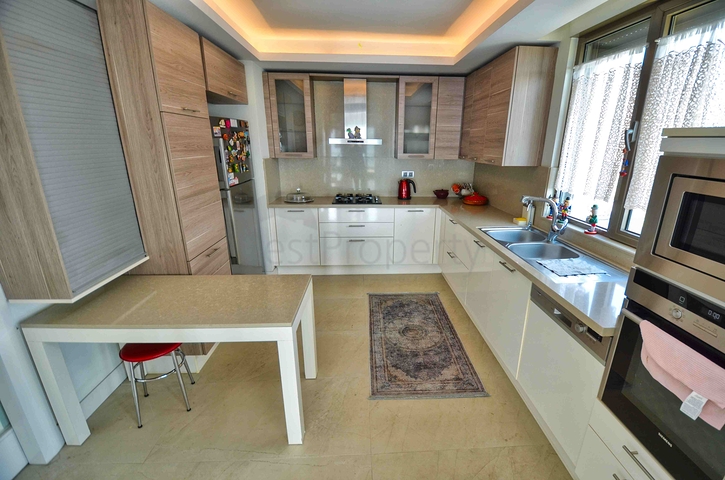 A 5+1 apartment in the Lara Antalya neighborhood 