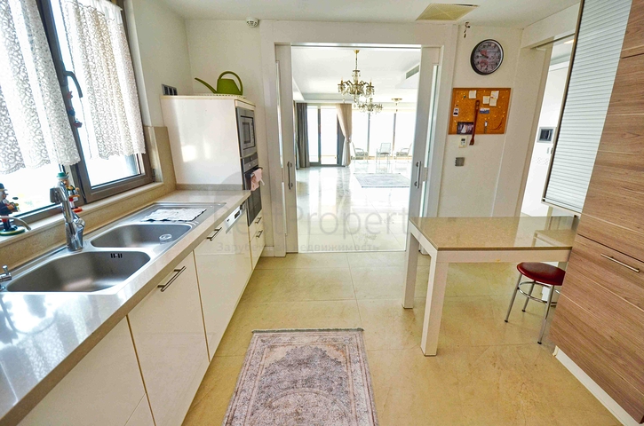 A 5+1 apartment in the Lara Antalya neighborhood 