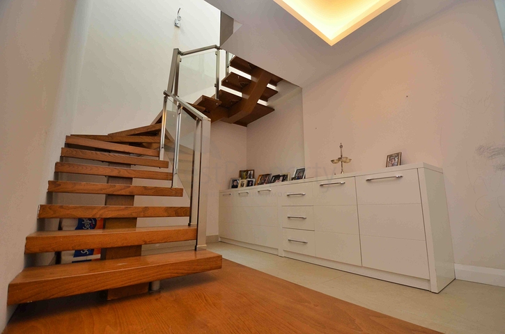 A 5+1 apartment in the Lara Antalya neighborhood 