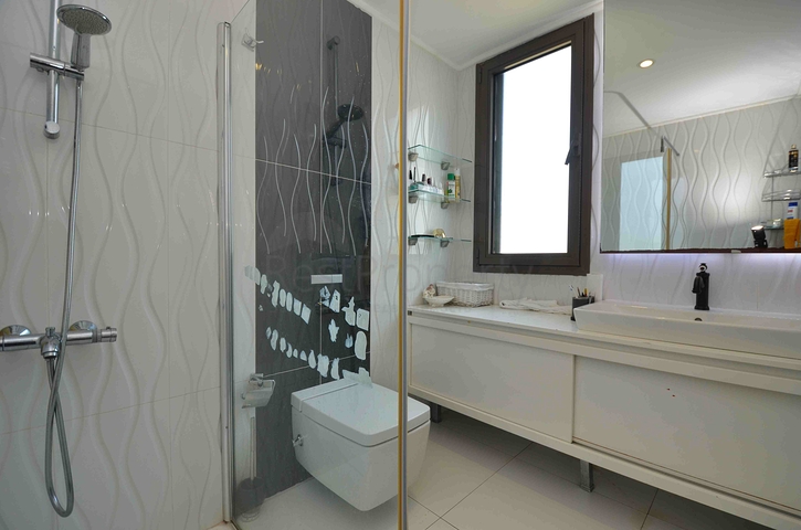 A 5+1 apartment in the Lara Antalya neighborhood 