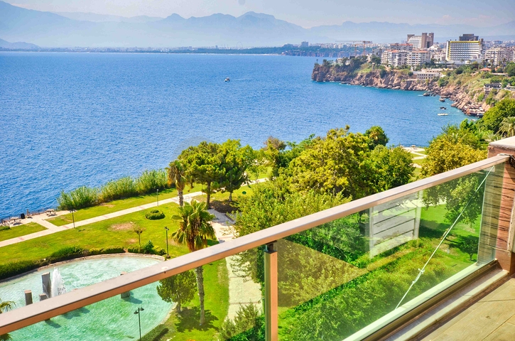 A 5+1 apartment in the Lara Antalya neighborhood 
