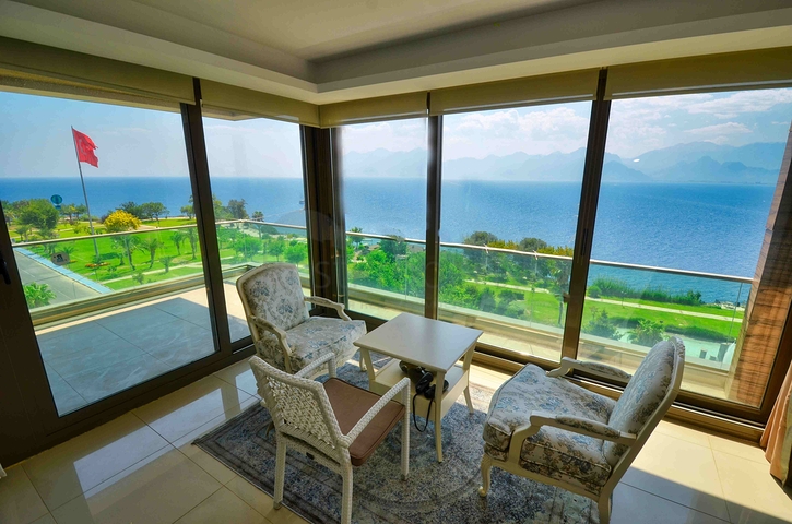 A 5+1 apartment in the Lara Antalya neighborhood 