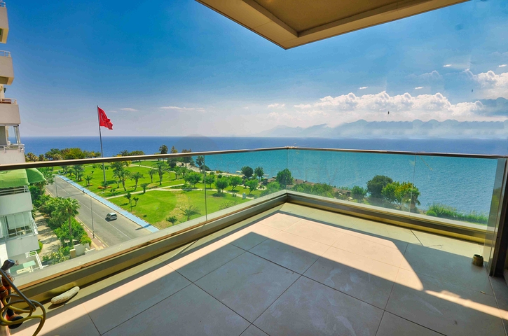 A 5+1 apartment in the Lara Antalya neighborhood 