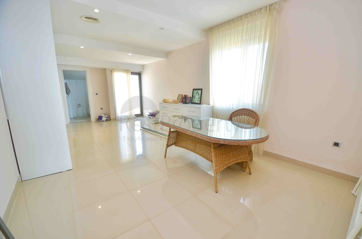 A 5+1 apartment in the Lara Antalya neighborhood 