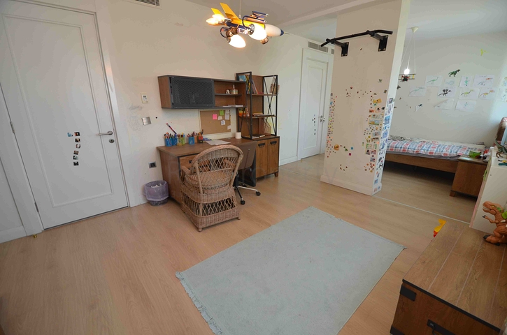 A 5+1 apartment in the Lara Antalya neighborhood 