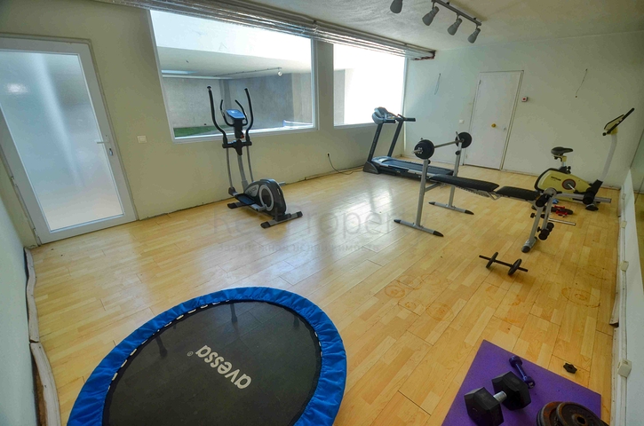 A 5+1 apartment in the Lara Antalya neighborhood 