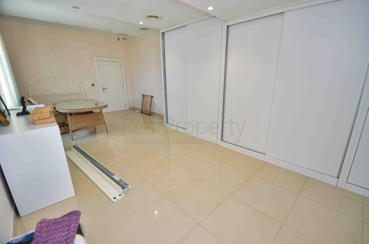 A 5+1 apartment in the Lara Antalya neighborhood 