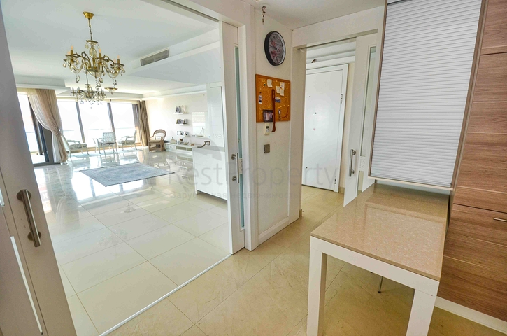 A 5+1 apartment in the Lara Antalya neighborhood 