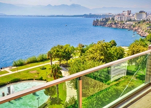 A 5+1 apartment in the Lara Antalya neighborhood 
