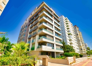 A 5+1 apartment in the Lara Antalya neighborhood 