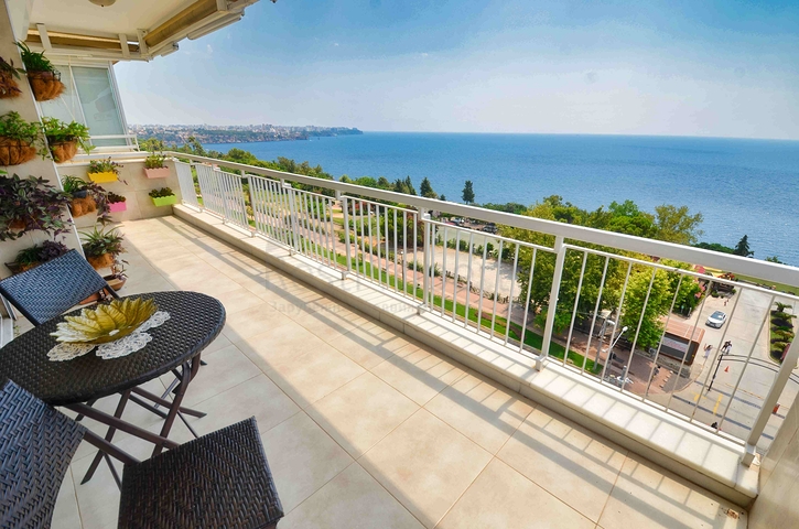 A 4+1 apartment in the Bakhchelievler - Antalya neighborhood 