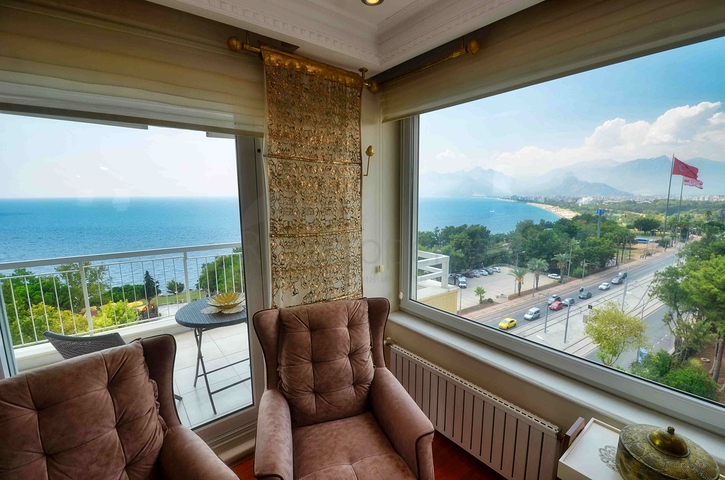 A 4+1 apartment in the Bakhchelievler - Antalya neighborhood 